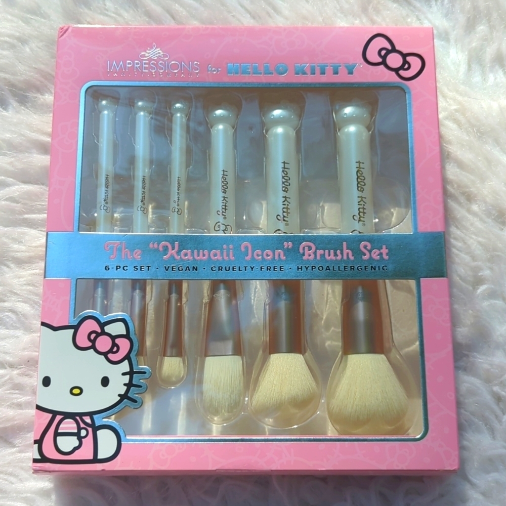 *RARE* Hello Kitty The "Kawaii Icon" Makeup Brush Set